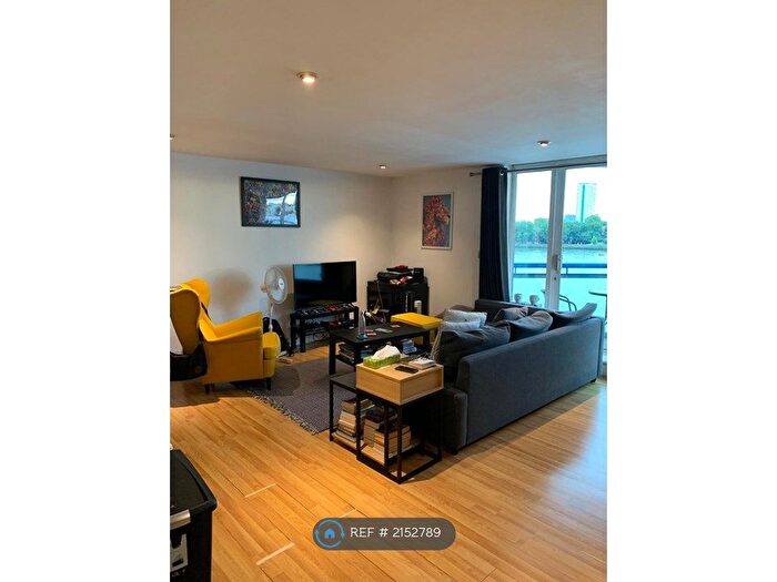 2 Bedroom Flat To Rent In Newton Place, London, E14