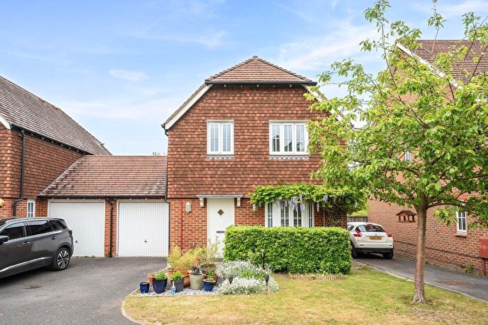 3 Bedroom Link Detached House For Sale In Vigor Close, East Malling, West Malling, ME19