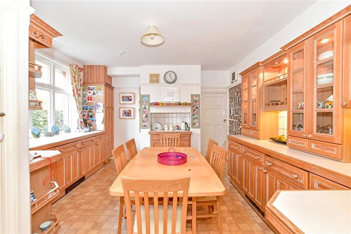 5 Bedroom Property For Sale In Warblington Avenue, Havant, Hampshire, PO9