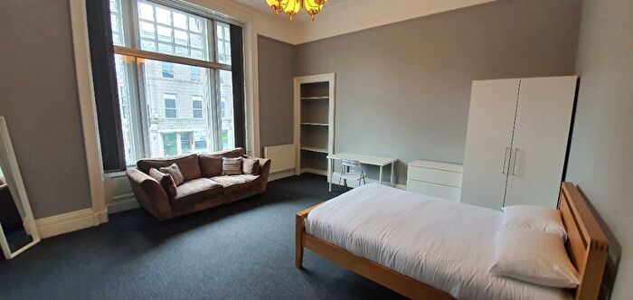 3 Bedroom Flat To Rent In Union Street, City Centre, Aberdeen, AB11
