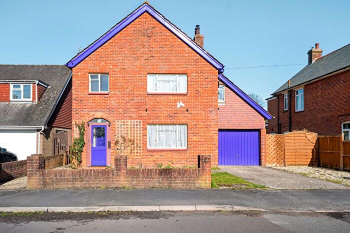 3 Bedroom Detached House For Sale In Queens Road, Alton, GU34