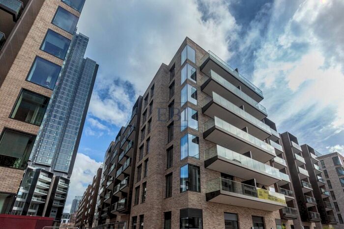 3 Bedroom Apartment To Rent In Siena House, Bollinder Place, City Road, EC1V