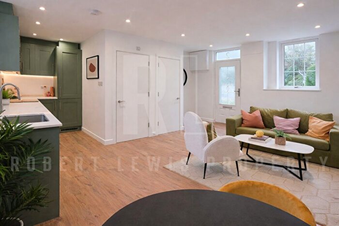 1 Bedroom Flat For Sale In Birkbeck Road, London, N12