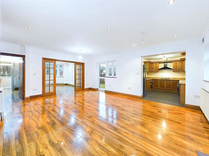 4 Bedroom End Of Terrace House To Rent In Sidmouth Avenue, Isleworth, TW7