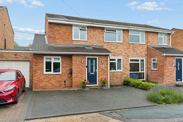 3 Bedroom Semi-Detached House For Sale In Halsey Drive, Hitchin, SG4