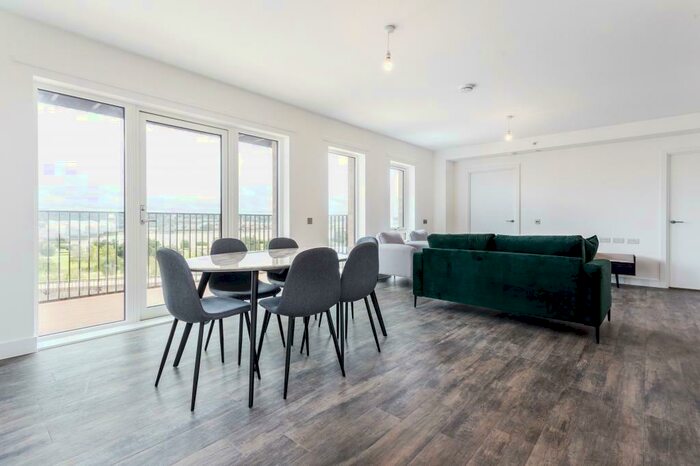 3 Bedroom Apartment To Rent In Millet Place, Pontoon Dock London, E16