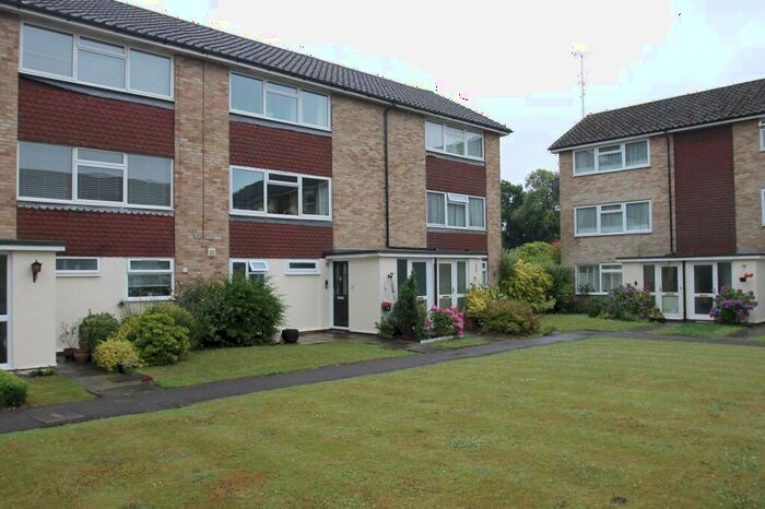 1 Bedroom Flat To Rent In Windsor Court, Horsham, RH13