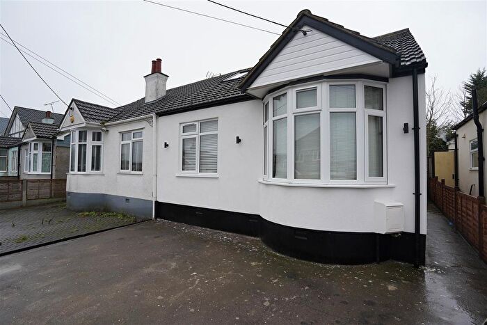 4 Bedroom Chalet To Rent In The Crescent, Benfleet, SS7