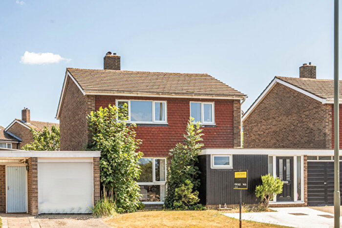 3 Bedroom Link Detached House For Sale In Crofton Lane, Orpington, BR5