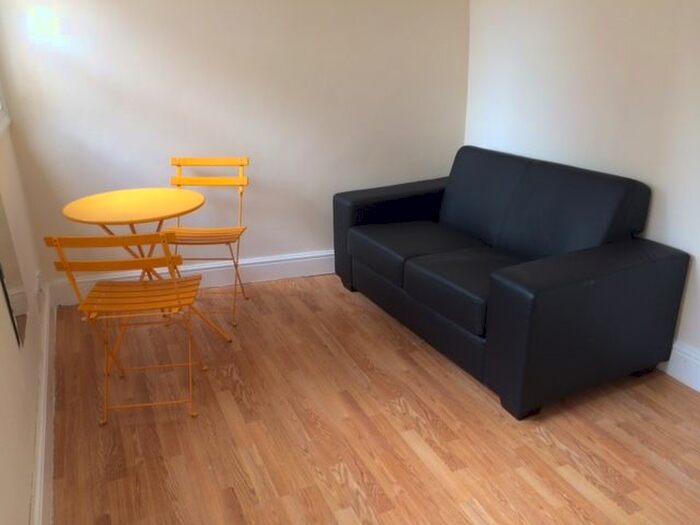 1 Bedroom Flat To Rent In Wolverton, London, W6