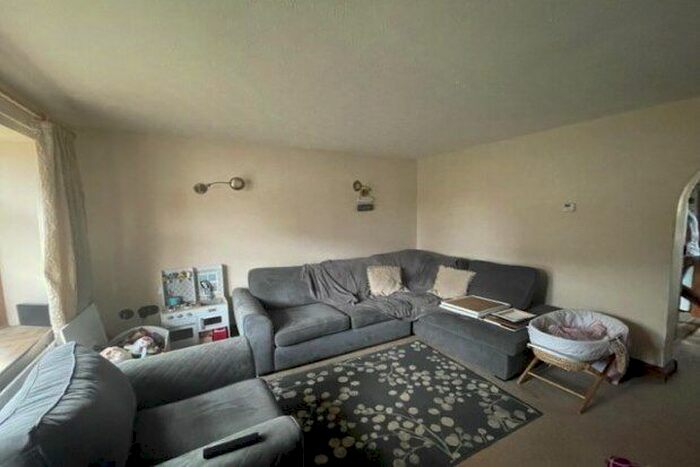 3 Bedroom Semi-Detached House To Rent In Beaufort Close, Lincoln, LN2