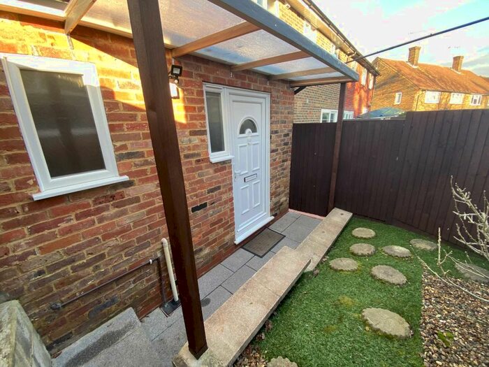 1 Bedroom Flat To Rent In Dacre Gardens, Borehamwood, WD6