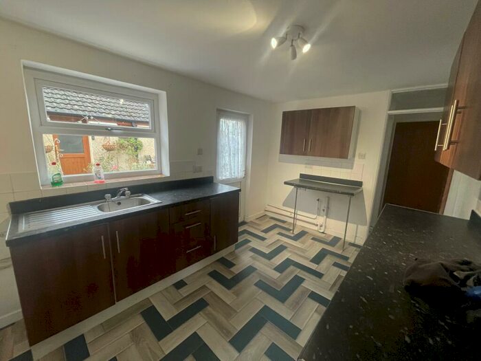 2 Bedroom House To Rent In Plas Houses, Grovesend, Swansea, SA4