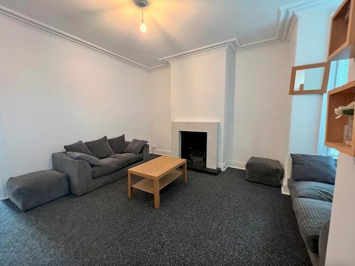 4 Bedroom Property To Rent In Low Lane, Horsforth, Leeds, LS18