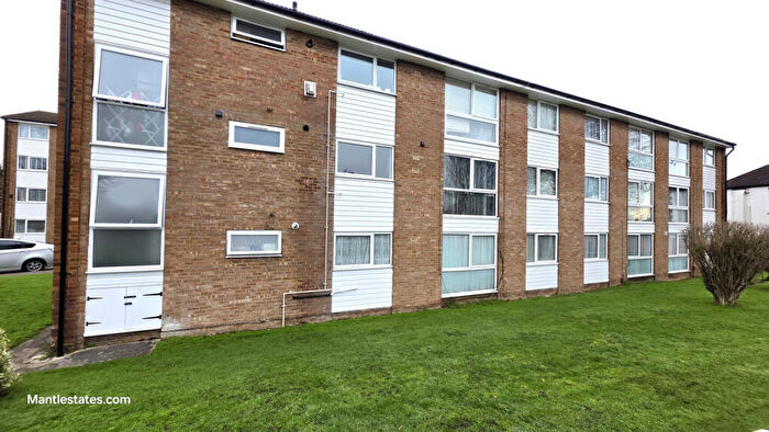 1 Bedroom Flat To Rent In Mintern Close, Hedge Lane, Palmer Green, N13