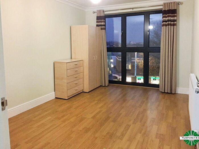 3 Bedroom Flat To Rent In The Grove, E15
