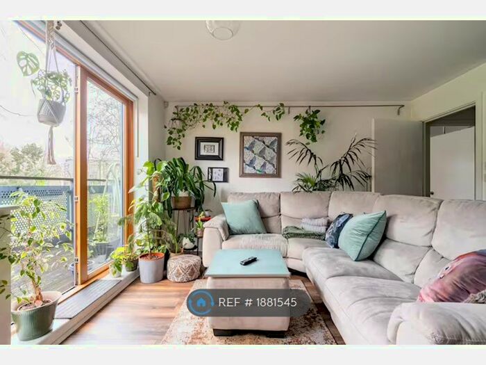 2 Bedroom Flat To Rent In Rathnew Court, London, E2