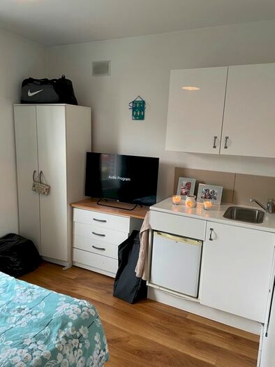 Studio To Rent In Richborough Road, London NW2