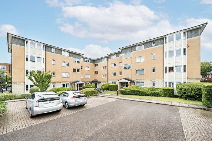2 Bedroom Flat To Rent In Tollington Park, London, N4