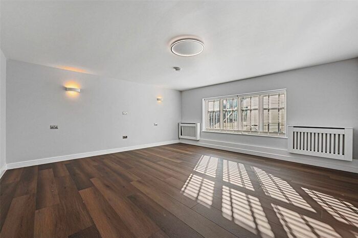 3 Bedroom Flat To Rent In Prince Edward Road, Hackney, London, E9