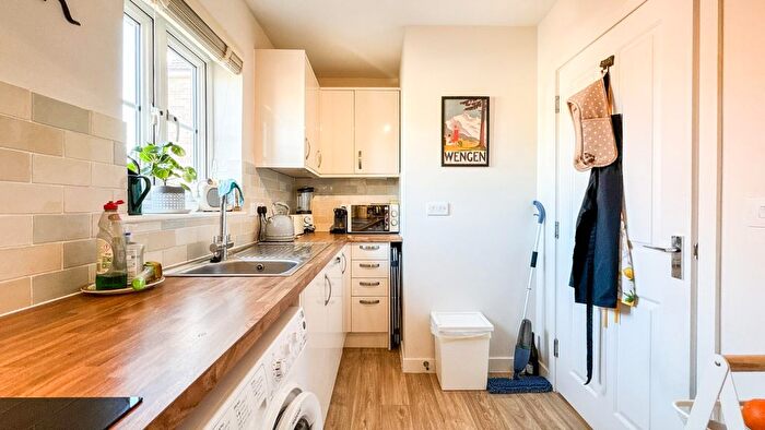 2 Bedroom Flat For Sale In Dickinsons Fields, Bedminster, BS3