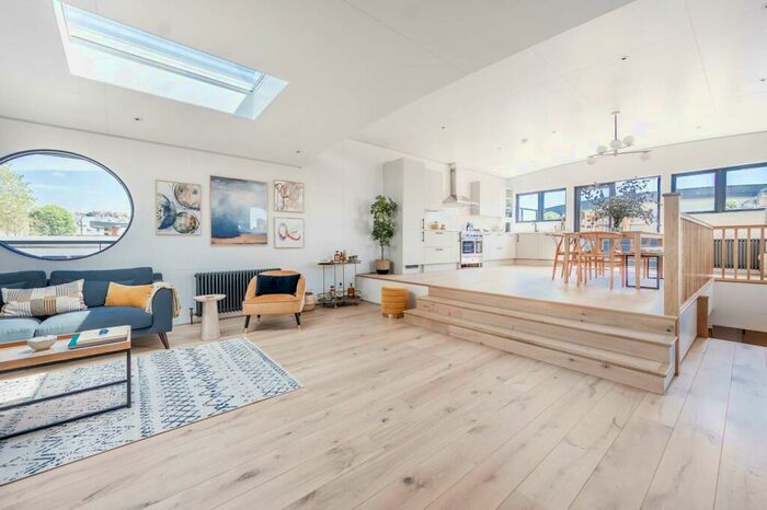 2 Bedroom House Boat To Rent In Cheyne Walk, Chelsea, London, SW10