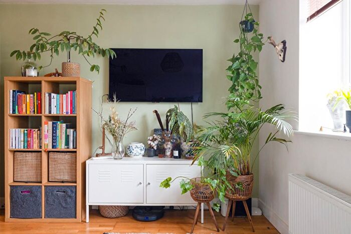 2 Bedroom Flat For Sale In Novers Hill, Bedminster, BS3