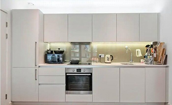 2 Bedroom Flat To Rent In Edgeworth Road, London, SE9