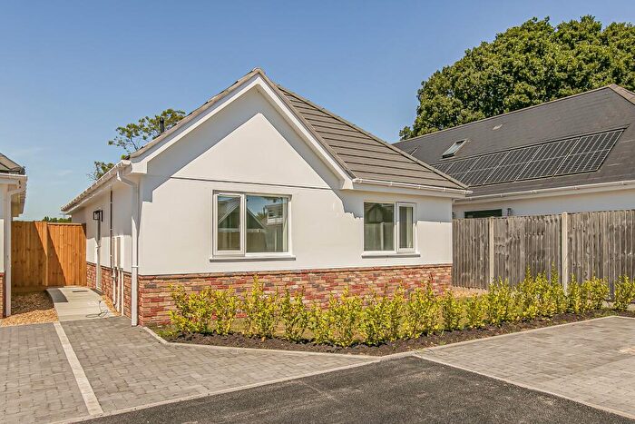 4 Bedroom Bungalow To Rent In Markham Avenue, Bournemouth, BH10