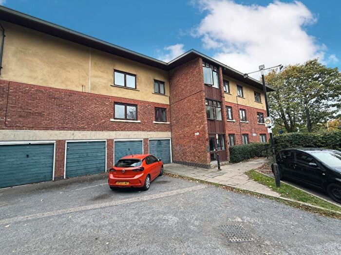 2 Bedroom Apartment For Sale In Vincent Road, Luton, LU4