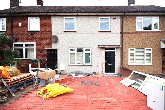 4 Bedroom Terraced House To Rent In Harlesden Walk, Romford, Essex, RM3