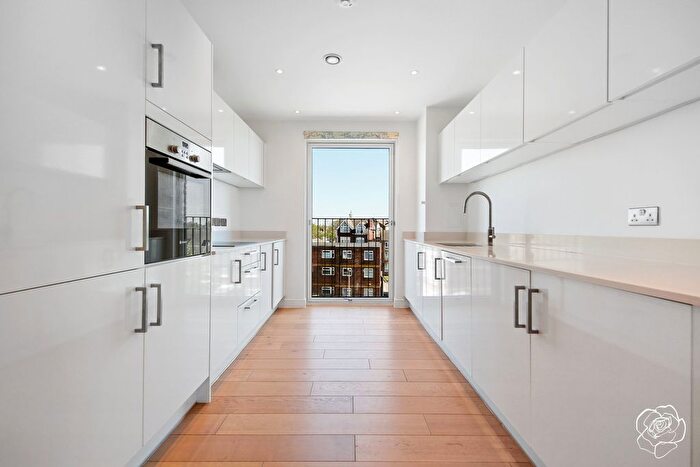 3 Bedroom Flat For Sale In Sentinel Building, Liberty Bridge Road, Stratford, E15
