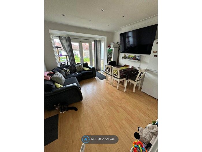4 Bedroom Semi Detached House To Rent In The Highlands, Edgware, HA8