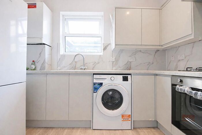 2 Bedroom Flat To Rent In Somers Road, Walthamstow, E17