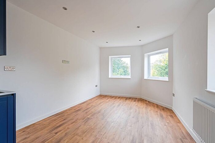1 Bedroom Flat For Sale In Pembury Road, Tottenham, London, N17