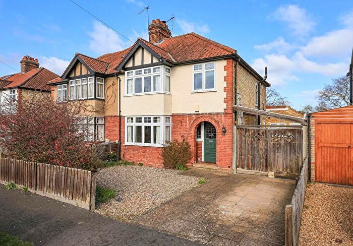 3 Bedroom Semi Detached House For Sale In Highfield Avenue, Cambridge, CB4
