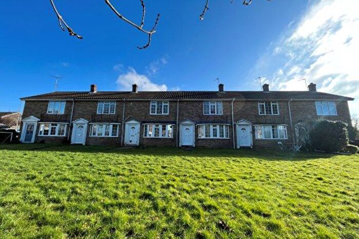 2 Bedroom Property To Rent In Queens Approach, Uckfield, TN22