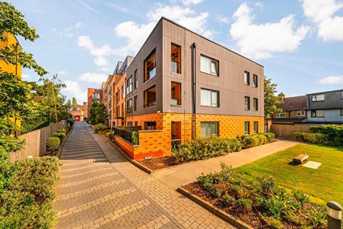 3 Bedroom Flat To Rent In London Road, Isleworth, TW7