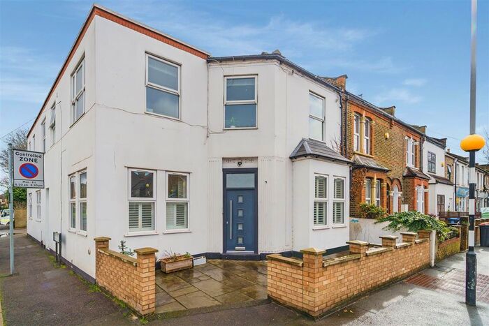 1 Bedroom Flat For Sale In Deburgh Road, Wimbledon, London, SW19