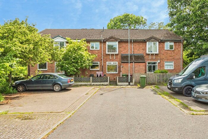 2 Bedroom Flat For Sale In Blackthorn Way, Wakefield, WF2