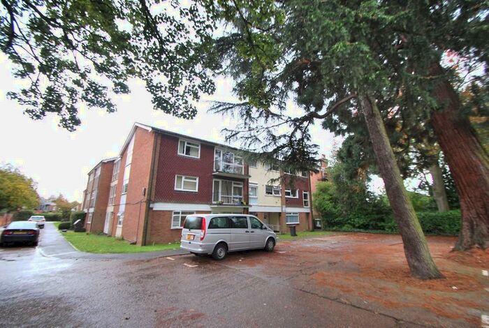 3 Bedroom Maisonette To Rent In The Firs, Bath Road, Reading, Berkshire, RG1