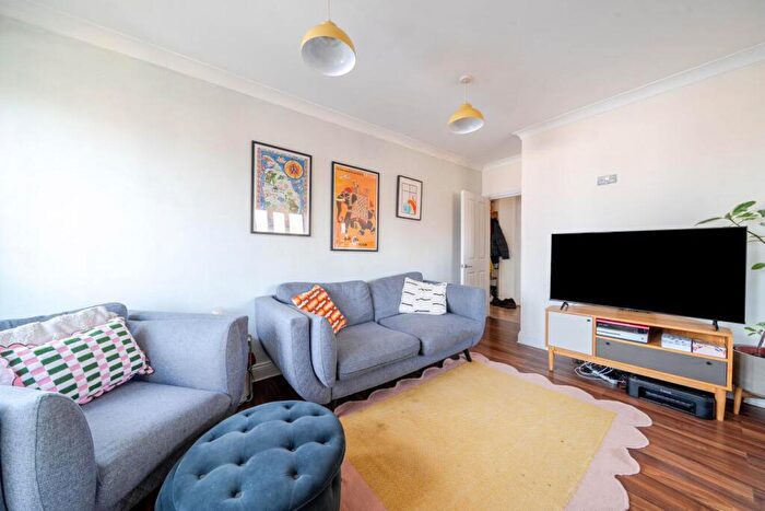 2 Bedroom Flat For Sale In Anerley Station Road, Anerley, London, SE20