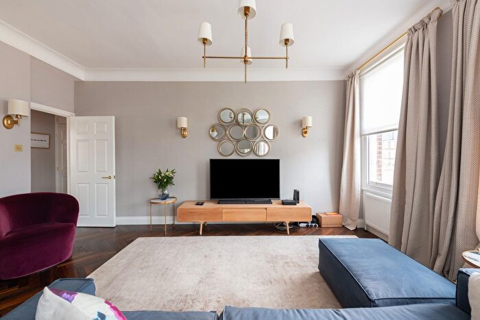 3 Bedroom Flat To Rent In Falkland House, Kensington, W8