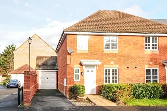 3 Bedroom Semi-Detached House To Rent In Newbury, Berkshire, RG14