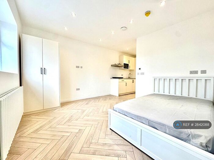 Studio To Rent In Streatfield Road, Harrow, HA3