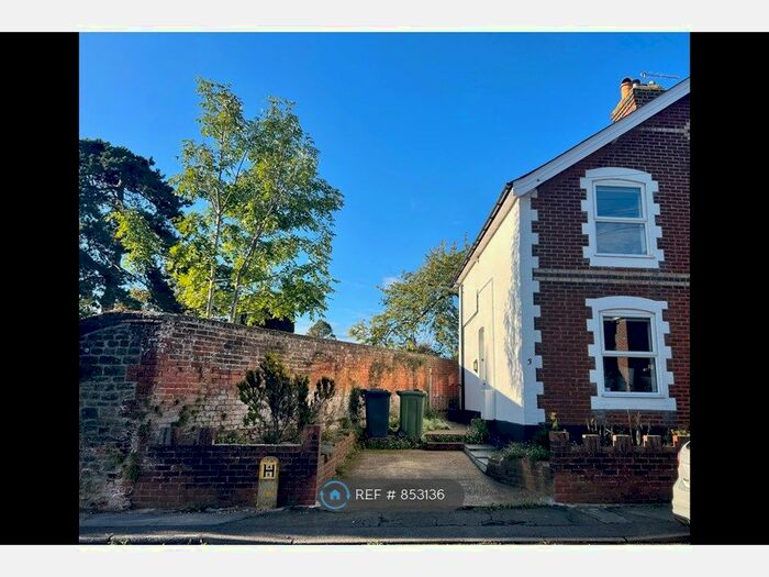 2 Bedroom End Of Terrace House To Rent In Weyside Road, Guildford, GU1