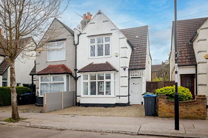 3 Bedroom Semi Detached House For Sale In Meadvale Road, Croydon, CR0