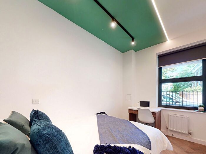 Studio To Rent In Harrow Road, London, W9