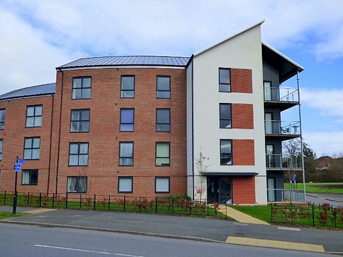 2 Bedroom Flat To Rent In Frogmill Road, B31