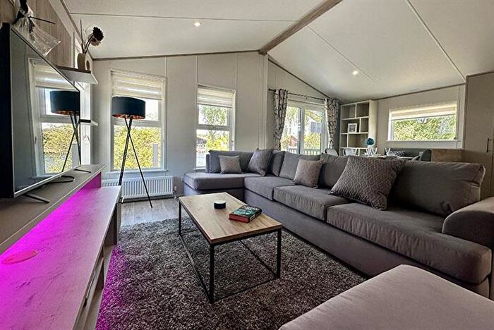 3 Bedroom Lodge For Sale In Willerby Mapleton, Tattershall Lakes Country Park, Sleaford Rd, Tattershall, Lincolnshire, LN4